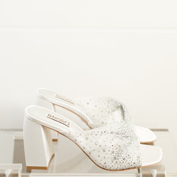 Badgley Mischka Camelia White Satin Block Heel Sandals Wedding 8 New Formal - Picture 6 of 14